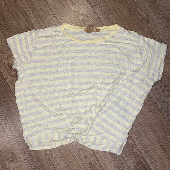 Tied t-shirts - Picture 2 of 2